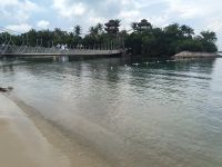 Singapur. Sentosa. Strand und Hängebrücke zum südlichsten Punkt