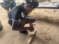 Malaysia. Taman Negara Nationalpark. Orang Asli beim Feuer machen