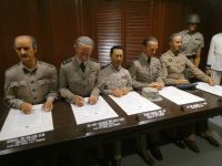 Wachsfiguren in Fort Siloso Britische Kapitulation an die Japaner 1942