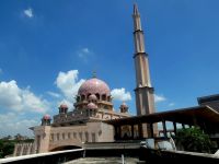 Blick auf Putra Moschee in Putrajaya