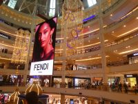 im Einkaufsparadies der 