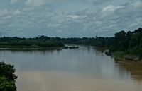 über den Fluss zu unserem Hotel im Nationalpark 