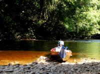 Pause am Fluss und Wasserfall im Taman Negara NP