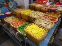 sauer eingelegte Früchte auf dem Markt in Georgetown