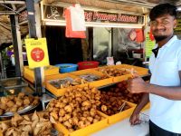 Indischer Imbissstand mit Leckereien