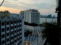 Blick von der Dachterrasse des Hotels am letzten Abend in Malaysia