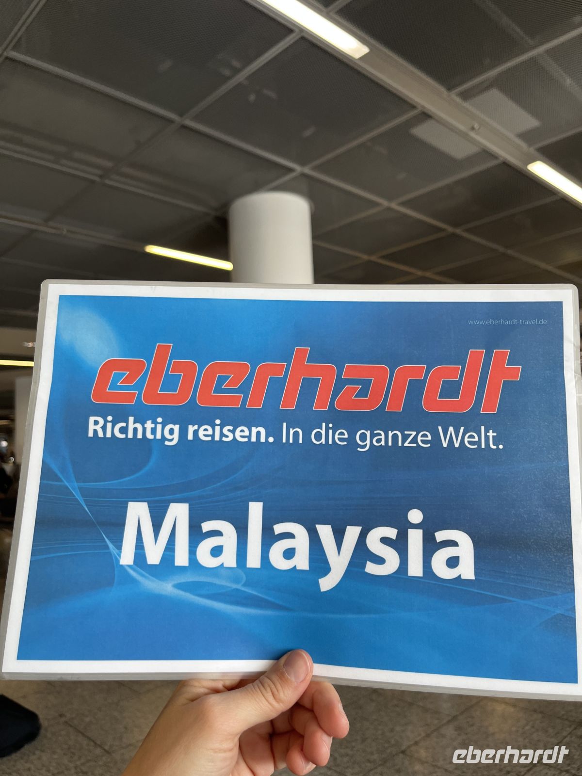 Empfangsschild, Flughafen Frankfurt, Deutschland.jpeg