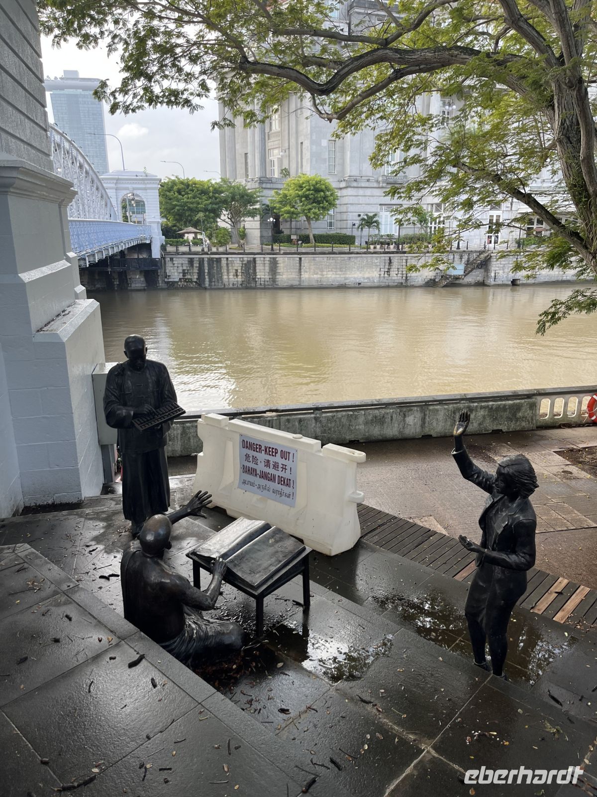 Skulpturenensemble ehrt die Finanziers, Singapur.jpeg
