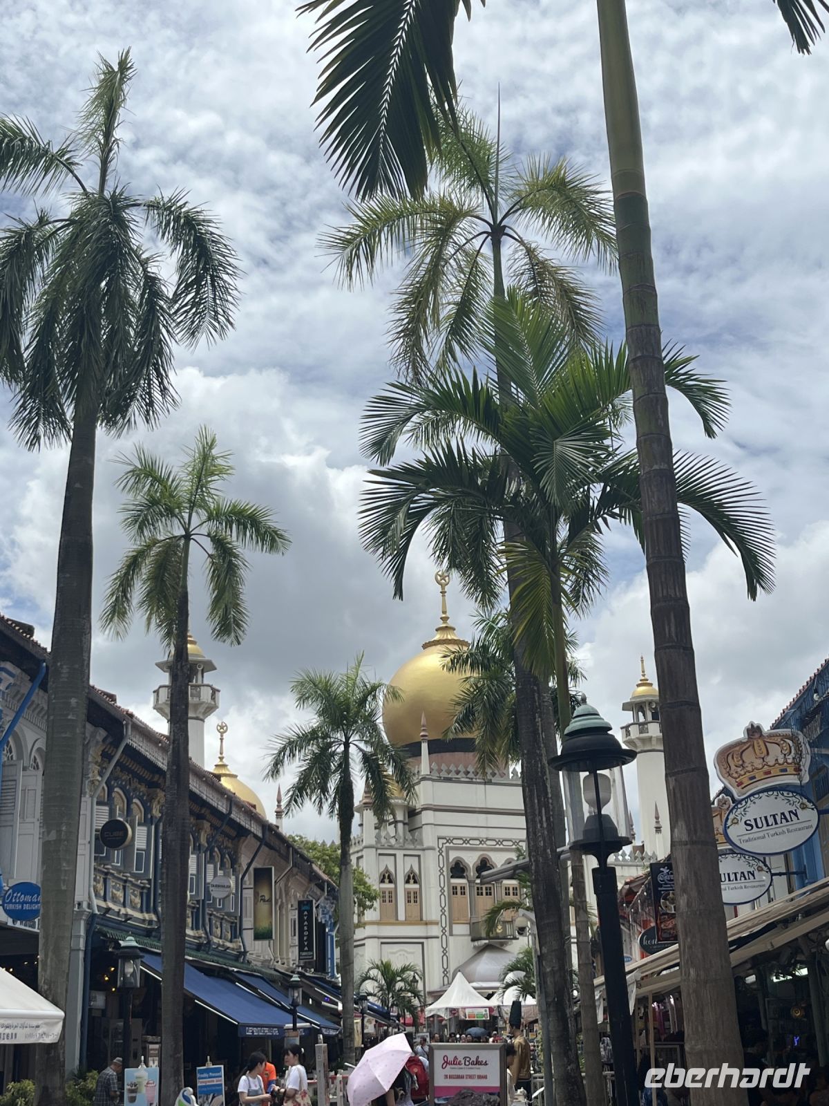 Arabsiche Viertel, Blick auf Masjid Sultan Mochee, Singapur.jpeg
