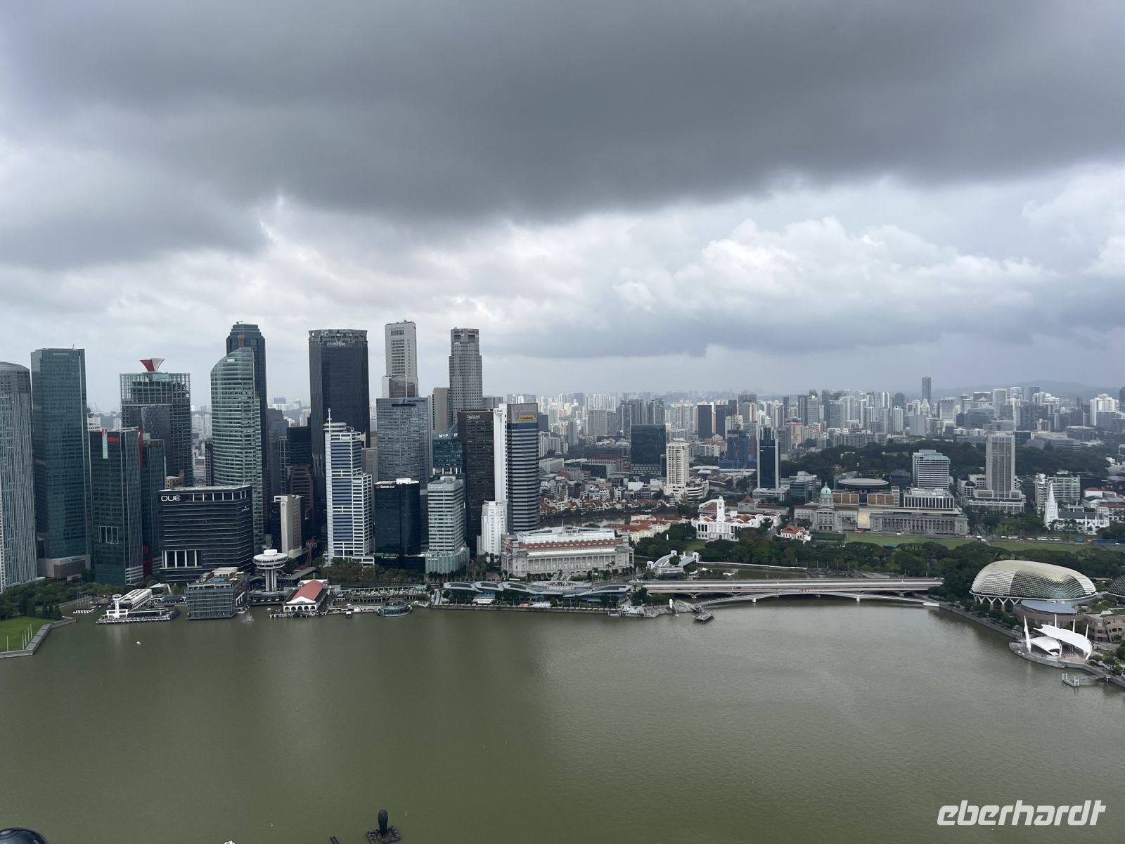 Blick von Marina Bay Sands, Singapur.jpeg