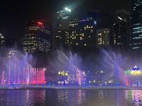 Wasserfontaine, Petronas Twin Towers, Kuala Lumpur, Malaysia.jpeg