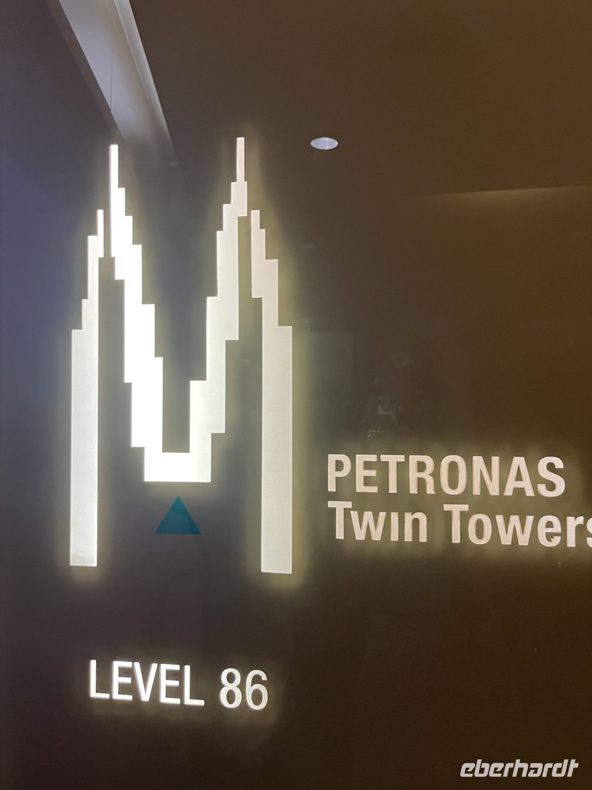 Schild, Petronas Twin Towers, Kuala Lumpur, Malaysia.jpeg