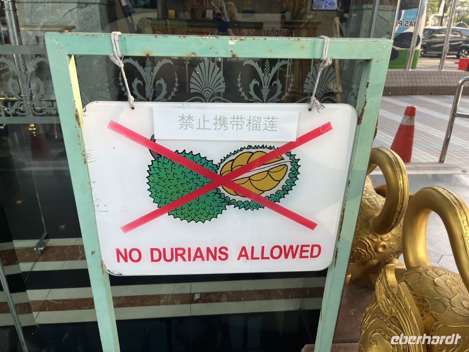 Schild Durian verboten, George Town, Malaysia.jpeg