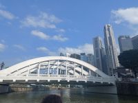 Mit Boot unter die Cavenagh Bridge - Singapur Fluss  &ndash; &copy; Marieta Beck (Eberhardt TRAVEL)