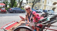 Marieta auf Rikscha Rundfahrt in Georgetown - Malaysia  &ndash; &copy; Marieta Beck (Eberhardt TRAVEL)