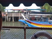Fischerboote und Siedlungen säumen das Ufer  - Penang, Malaysia &ndash; &copy; Marieta Beck (Eberhardt TRAVEL)