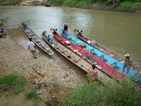 Batang_Ai_Bootsfahrt_zum_Langhaus_P1050283