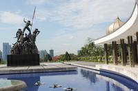 am Kriegsdenkmal in KL