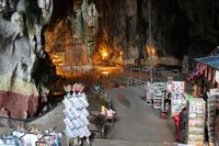 im Inneren der Batu Caves