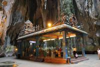im Inneren der Batu Caves