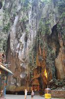 im Inneren der Batu Caves