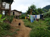 Stopp bei einer Orang Asli-Hütte