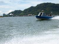 Borneo-Sandakan: Bootsfahrt zur Dschungel-Lodge Sukau