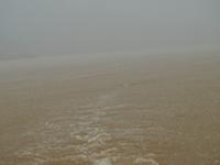 Borneo-Sandakan: Tropischer Regenguß während der Bootsfahrt nach Sukau