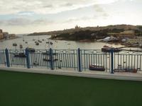 Blick auf Valletta von der Dachterrasse vom Waterfront Hotel