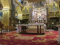 In der St. Johns Co-Kathedrale – Blick zum Altar