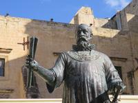 Denkmal für den Stadtgründer Jean de la Valette