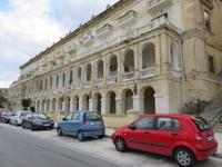Verwaltungsgebäude an der Uferpromenade von Senglea