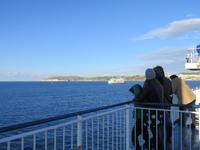 Die andere Fähre kommt uns entgegen.