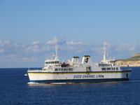 Die andere Fähre kommt uns entgegen.