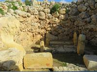 Blick zur Feuerstelle im Tempel