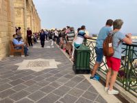 Warten auf den 16 Uhr Salut