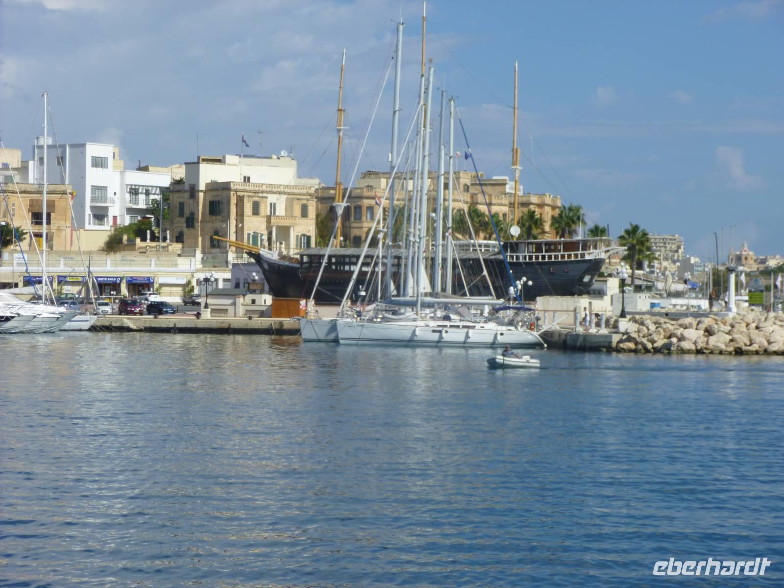 alte und neue Segelboote