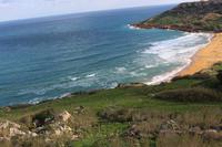 Blick auf die Landschaft der Ramla Bay