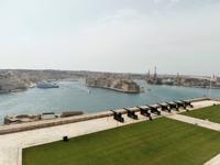 Blick vom Upper Barraca Garden in Valletta über den Grand Harbour