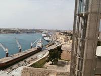 Blick vom Upper Barraca Garden in Valletta über den Grand Harbour