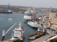 Blick vom Upper Barraca Garden in Valletta über den Grand Harbour