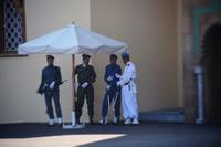 Vor dem Königspalast