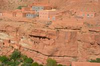 Höhlenwohnungen am Weg