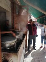 Herrstellung vom Fladenbrot auf dem Markt, Marrakesch