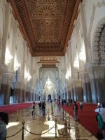 Gebetsraum mit seinem berühmten Schieberdach, Moschee Hassan II. in Casdablanca