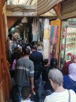 Das Treiben in der Medina von Fes