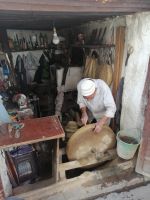 Ein Meister schleift ein Messer, Medina von Fes