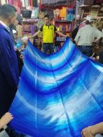 Präsentation der Stoffe in der Agaven-Seiden-Werkstatt, Medina von Fes