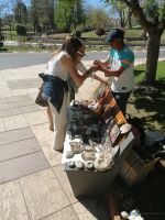 Straßenhändler am Busparkplatz in Ifrane