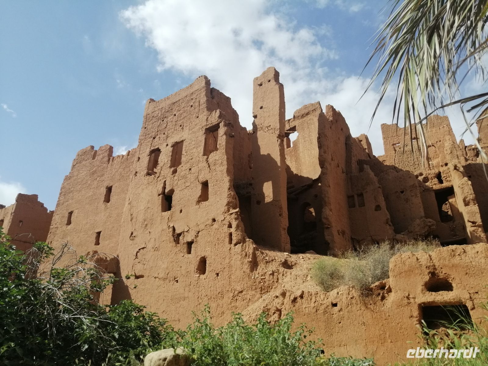Besichtigung der Kasbah-Ruine am Fluß Todgha Gorges, Tinghir